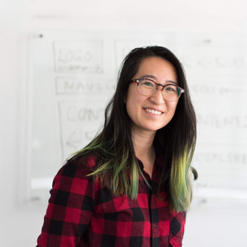 asian woman smiling and wearing glasses (850 × 850px)